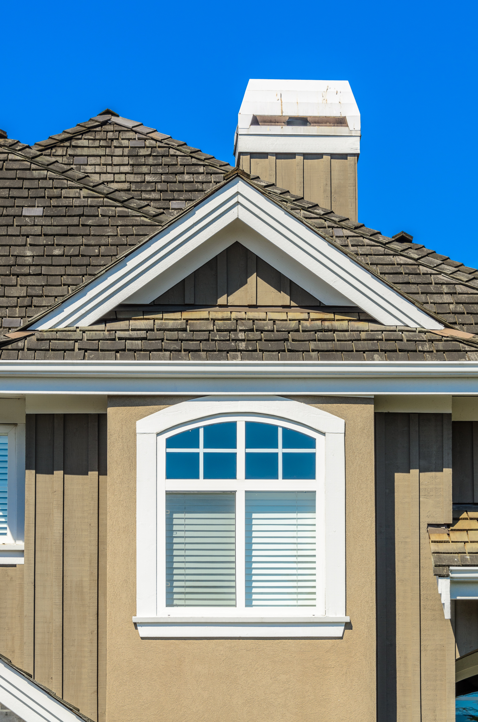 suburban-house-exterior-featuring-roof-and-window-2026-03-26-10-43-17-utc